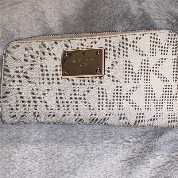 White Michael Kors Authentic Wallet - Picture 1 of 8
